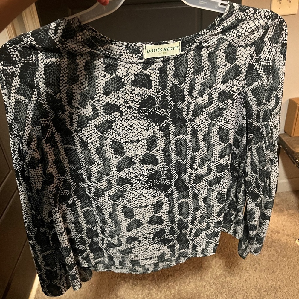 Pant Store snakeskin top size small!